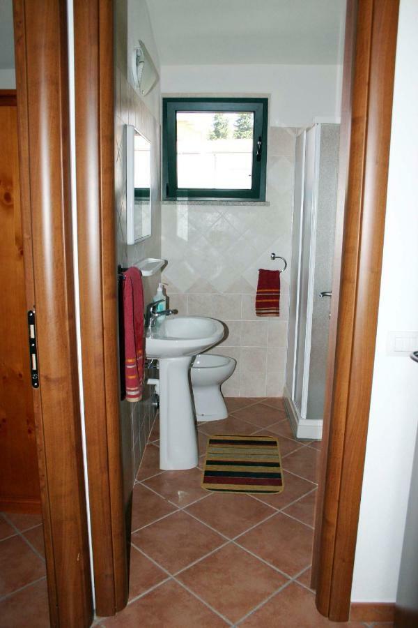 Apartamento Borgo Lu Canali Da Gavino Badesi Exterior foto