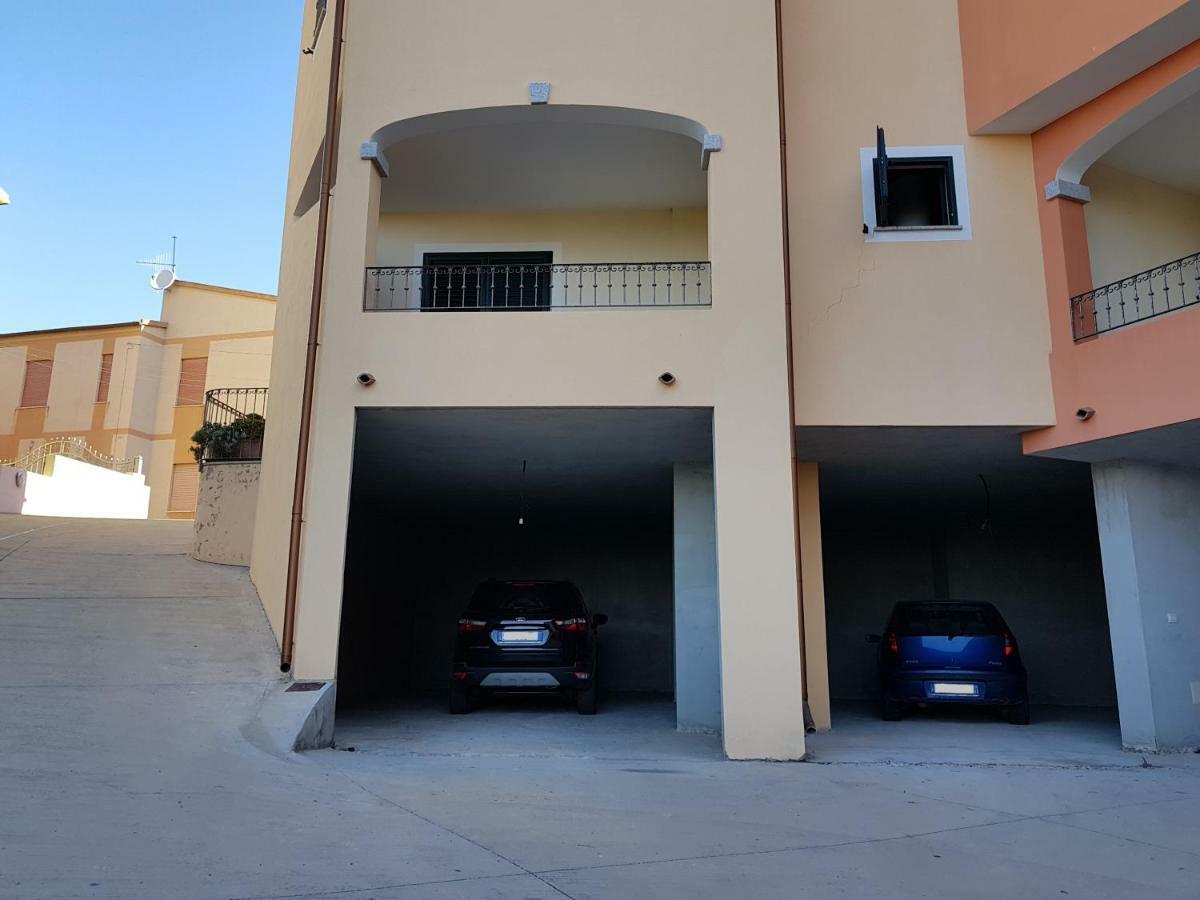 Apartamento Borgo Lu Canali Da Gavino Badesi Exterior foto