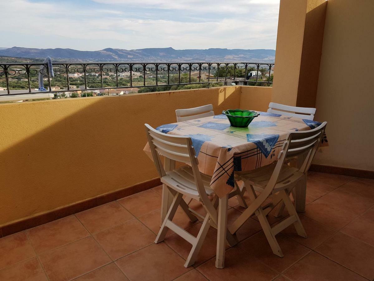 Apartamento Borgo Lu Canali Da Gavino Badesi Exterior foto