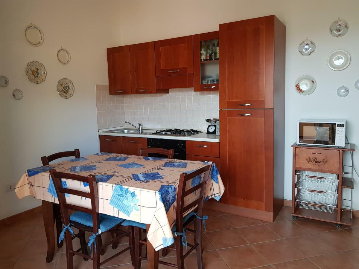 Apartamento Borgo Lu Canali Da Gavino Badesi Exterior foto