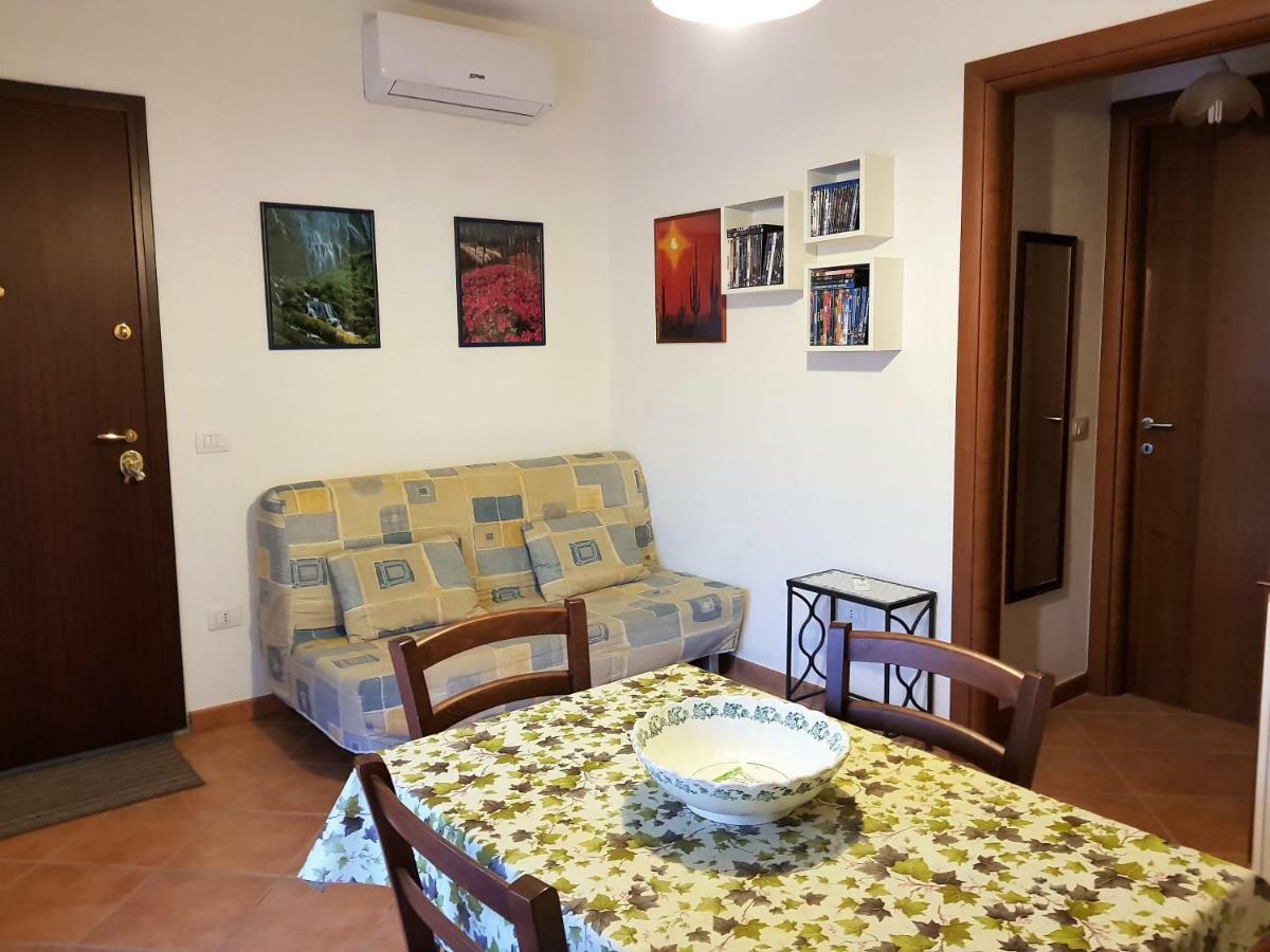 Apartamento Borgo Lu Canali Da Gavino Badesi Exterior foto