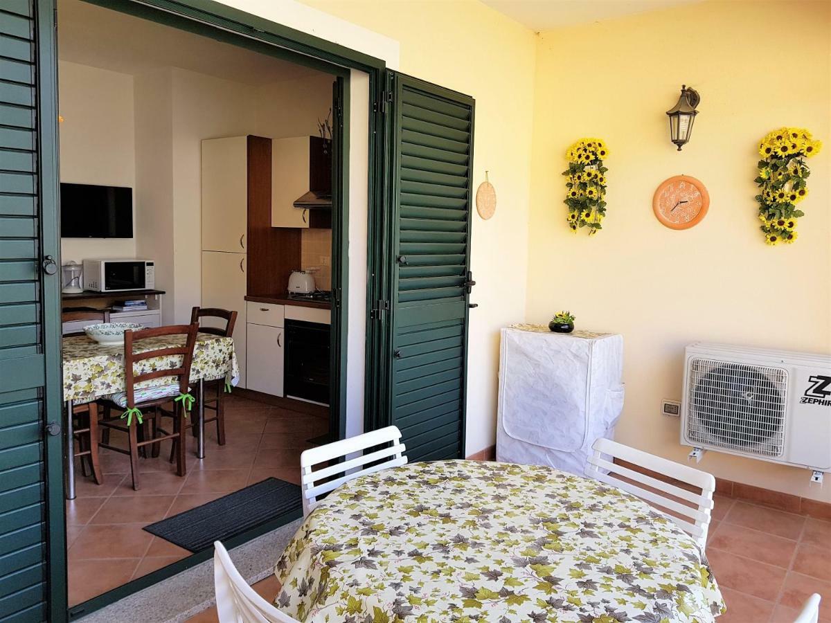 Apartamento Borgo Lu Canali Da Gavino Badesi Exterior foto