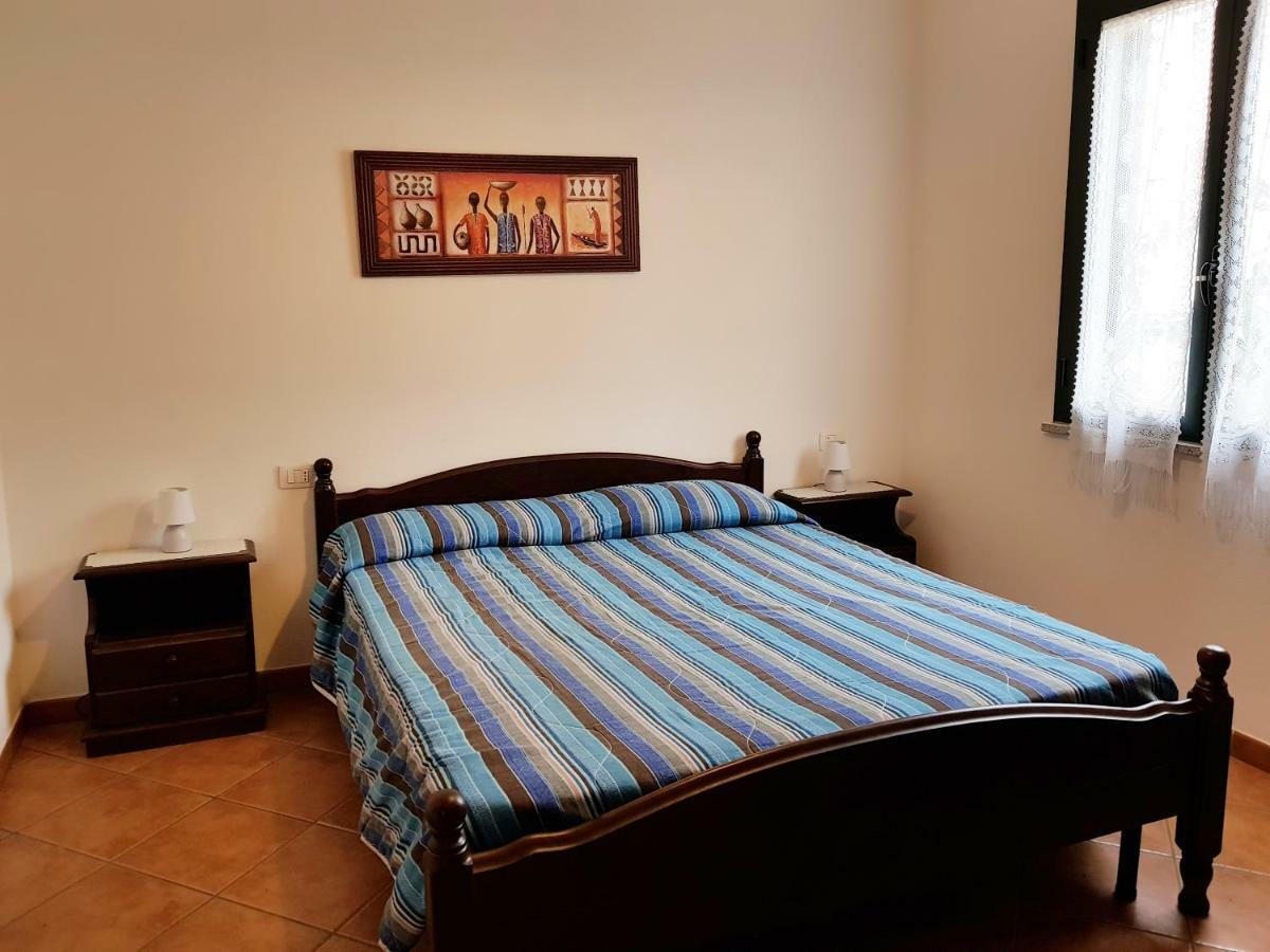 Apartamento Borgo Lu Canali Da Gavino Badesi Exterior foto
