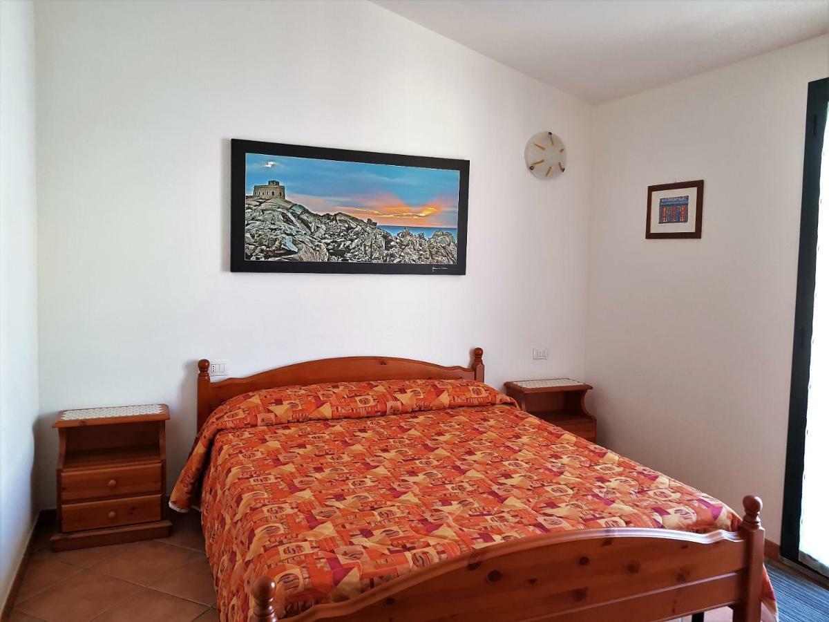 Apartamento Borgo Lu Canali Da Gavino Badesi Exterior foto