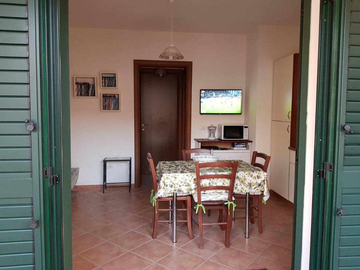 Apartamento Borgo Lu Canali Da Gavino Badesi Exterior foto