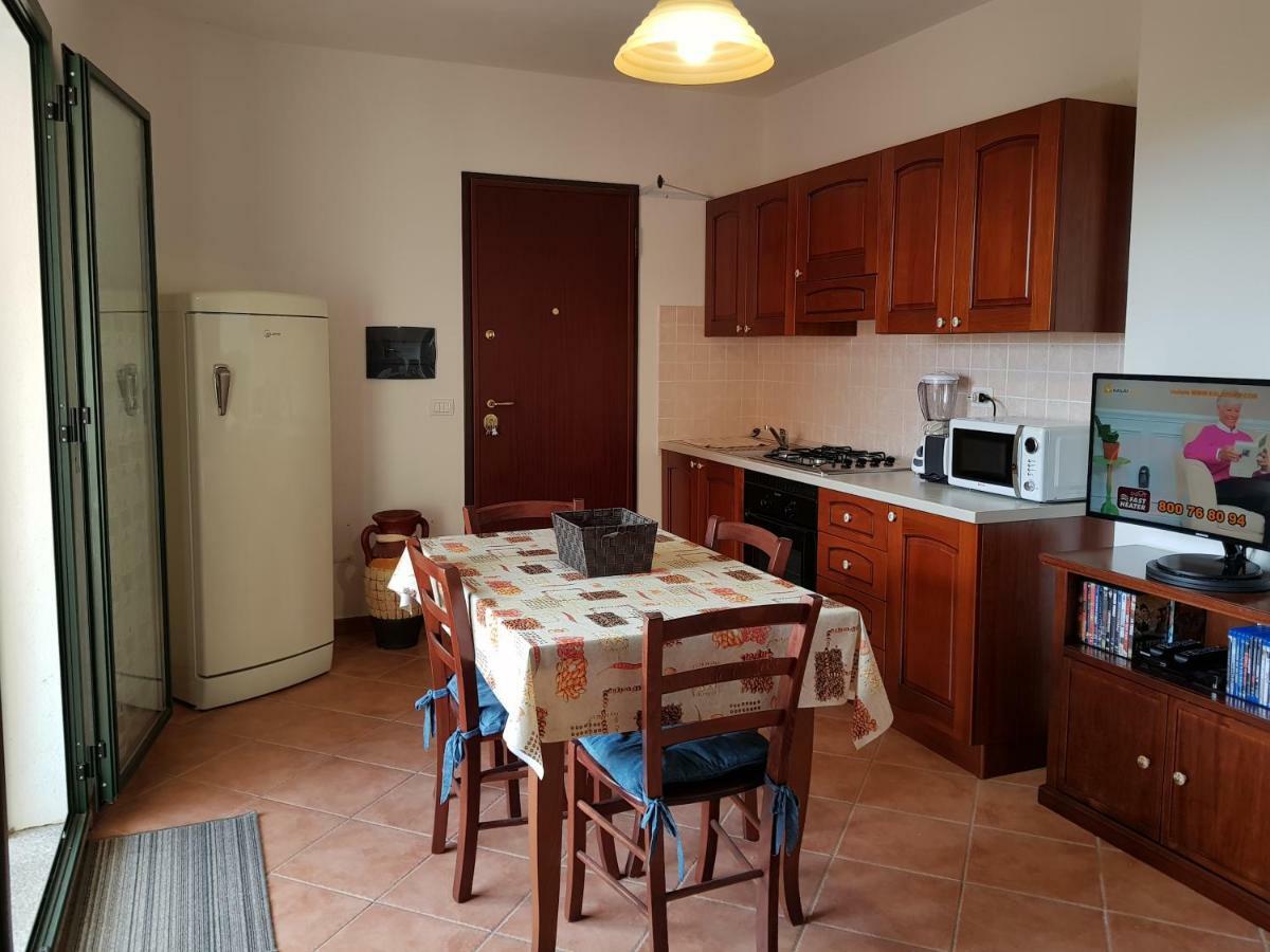 Apartamento Borgo Lu Canali Da Gavino Badesi Exterior foto