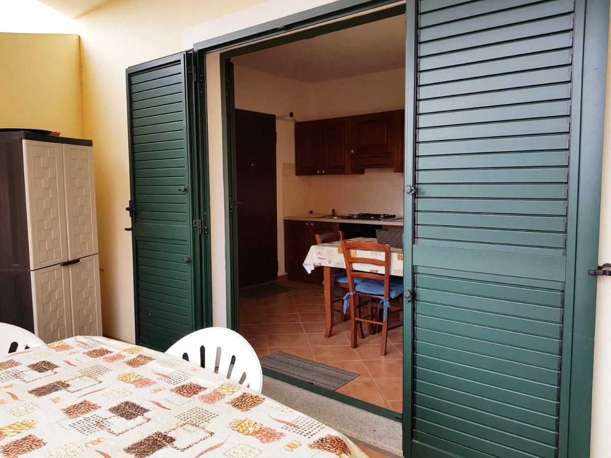 Apartamento Borgo Lu Canali Da Gavino Badesi Exterior foto