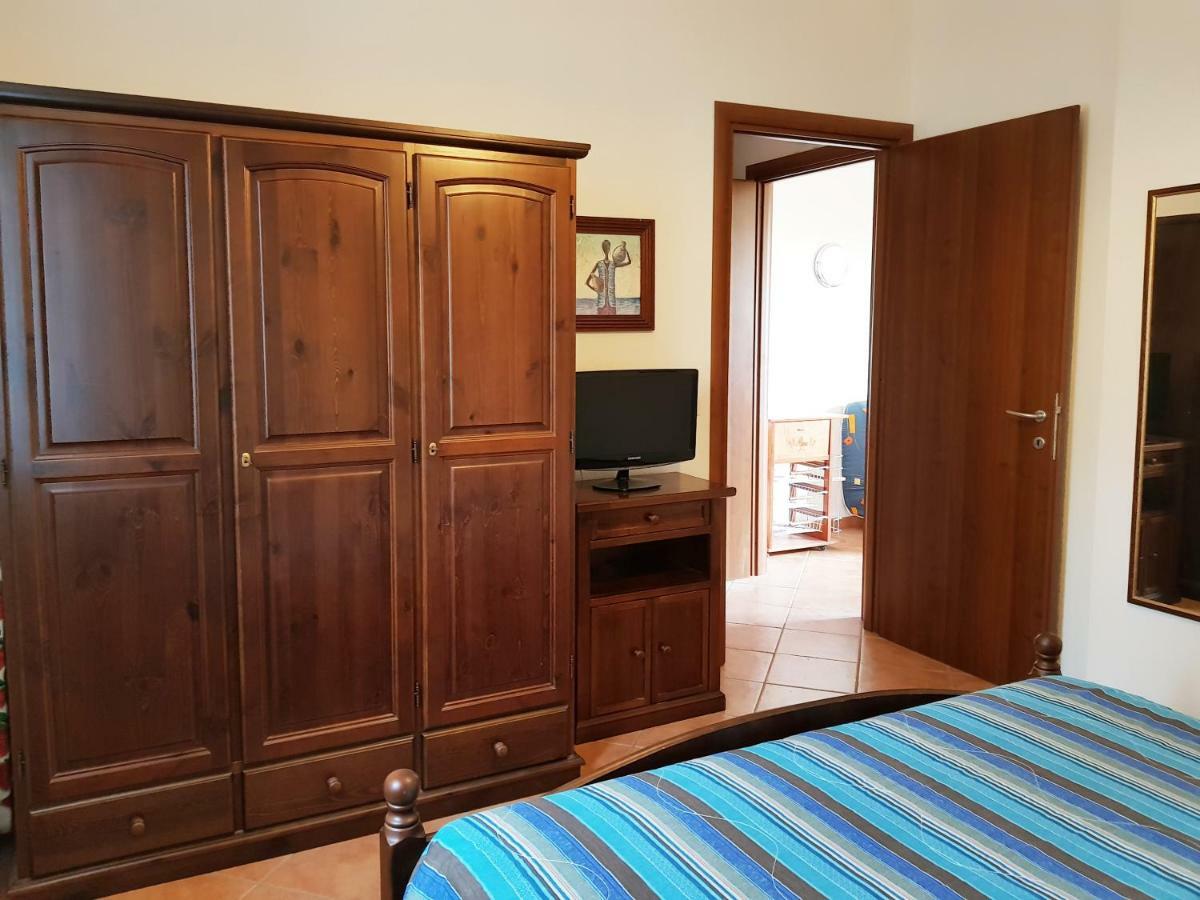 Apartamento Borgo Lu Canali Da Gavino Badesi Exterior foto