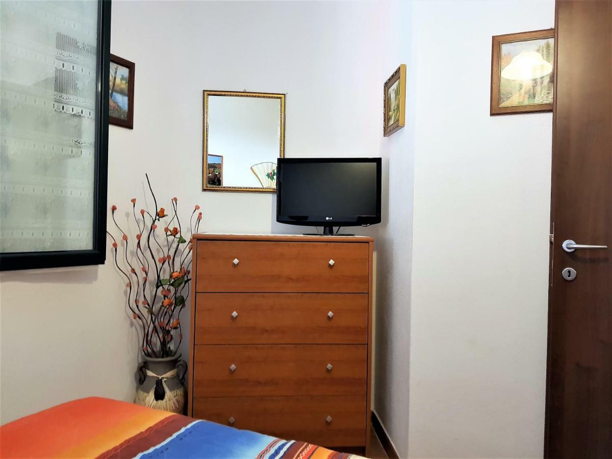 Apartamento Borgo Lu Canali Da Gavino Badesi Exterior foto
